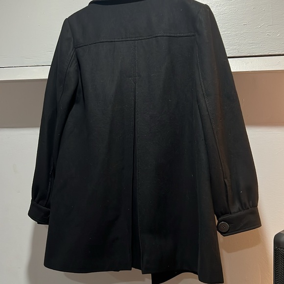 *** Woman’s peak coat - Picture 3 of 4